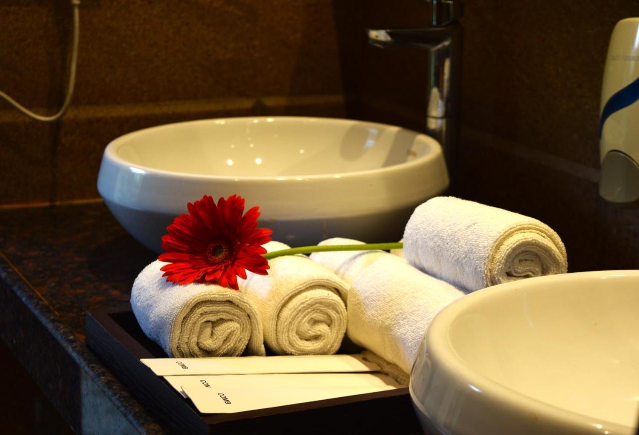 Sea Breeze Max Resort & Spa มัดกอน ภายนอก รูปภาพ
